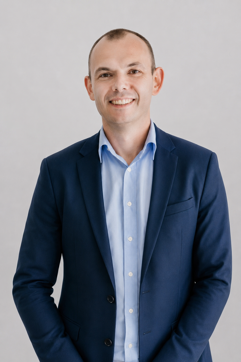 Kamil Nowocień — lektor języka angielskiego w szkole SMART w Siedlcach